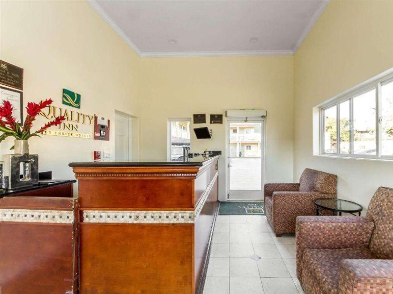 Signature Inn Берклі Екстер'єр фото