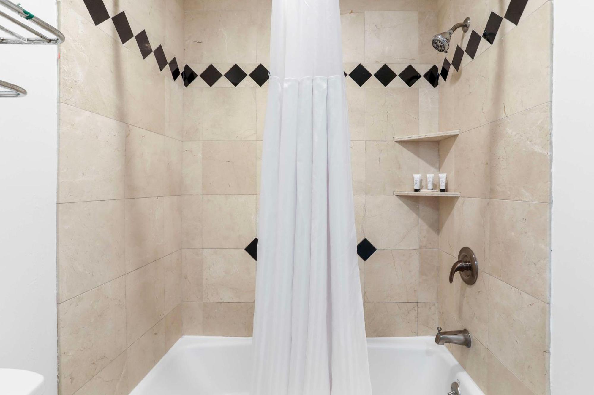 Signature Inn Берклі Екстер'єр фото