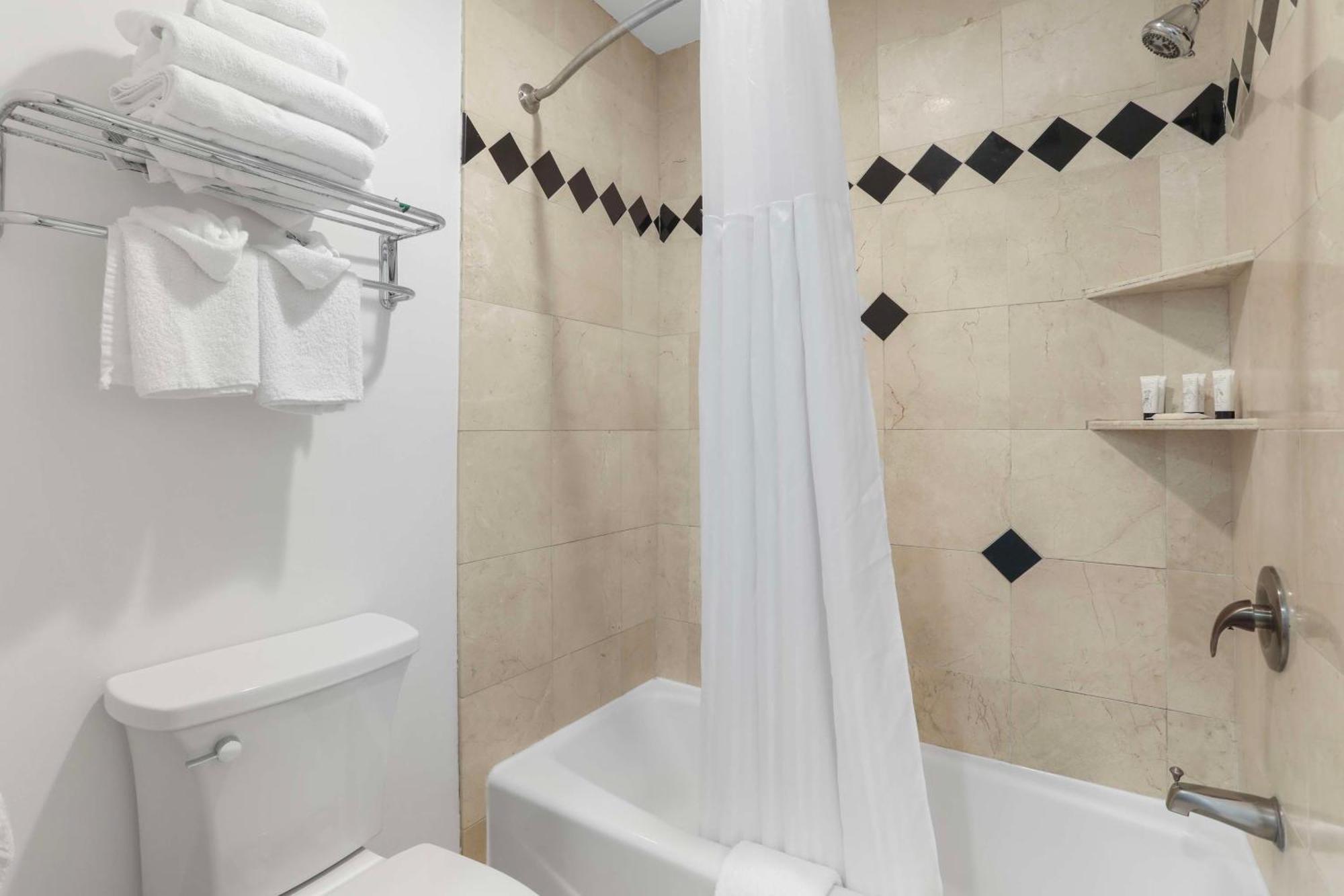 Signature Inn Берклі Екстер'єр фото