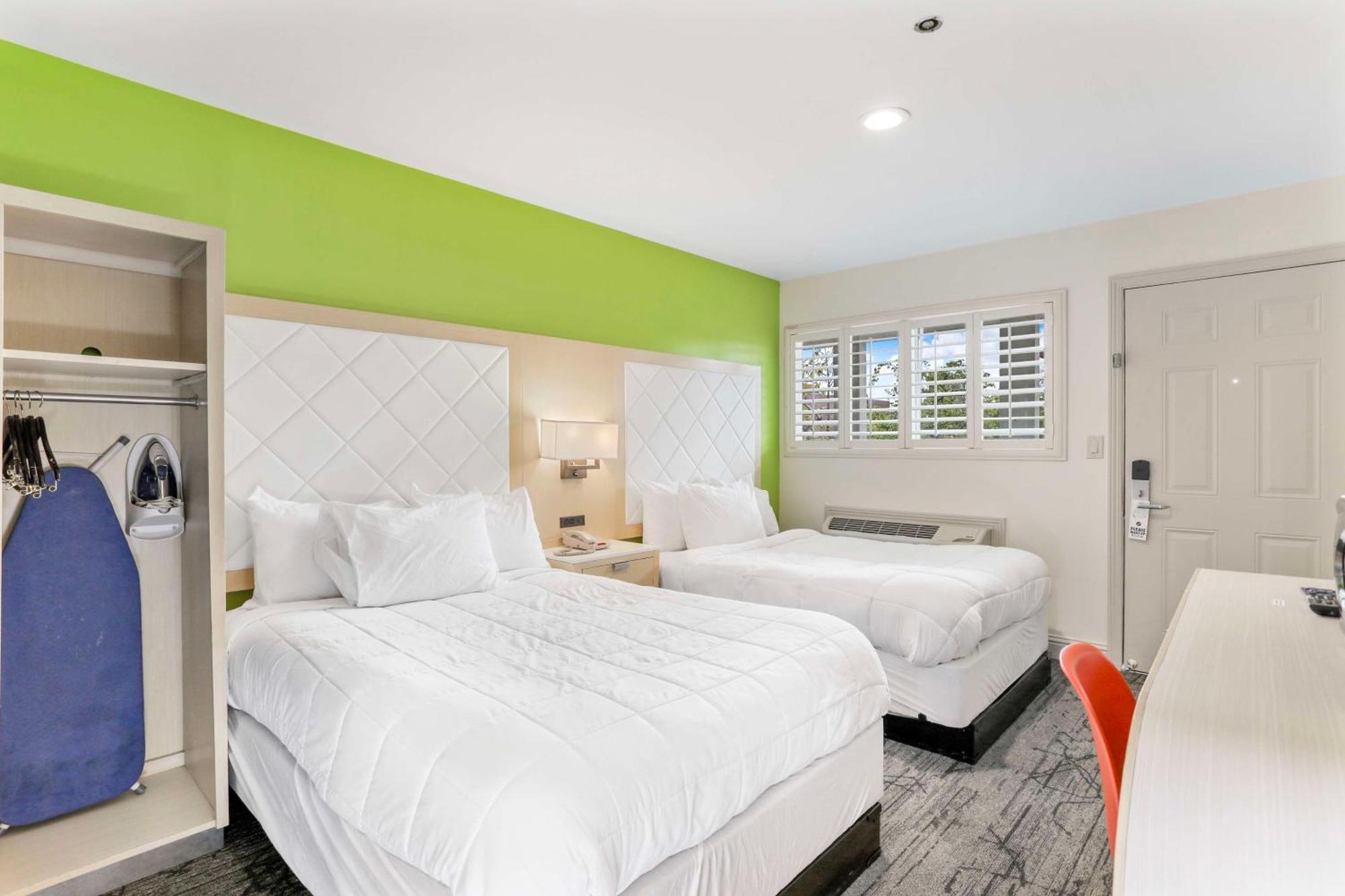Signature Inn Берклі Екстер'єр фото