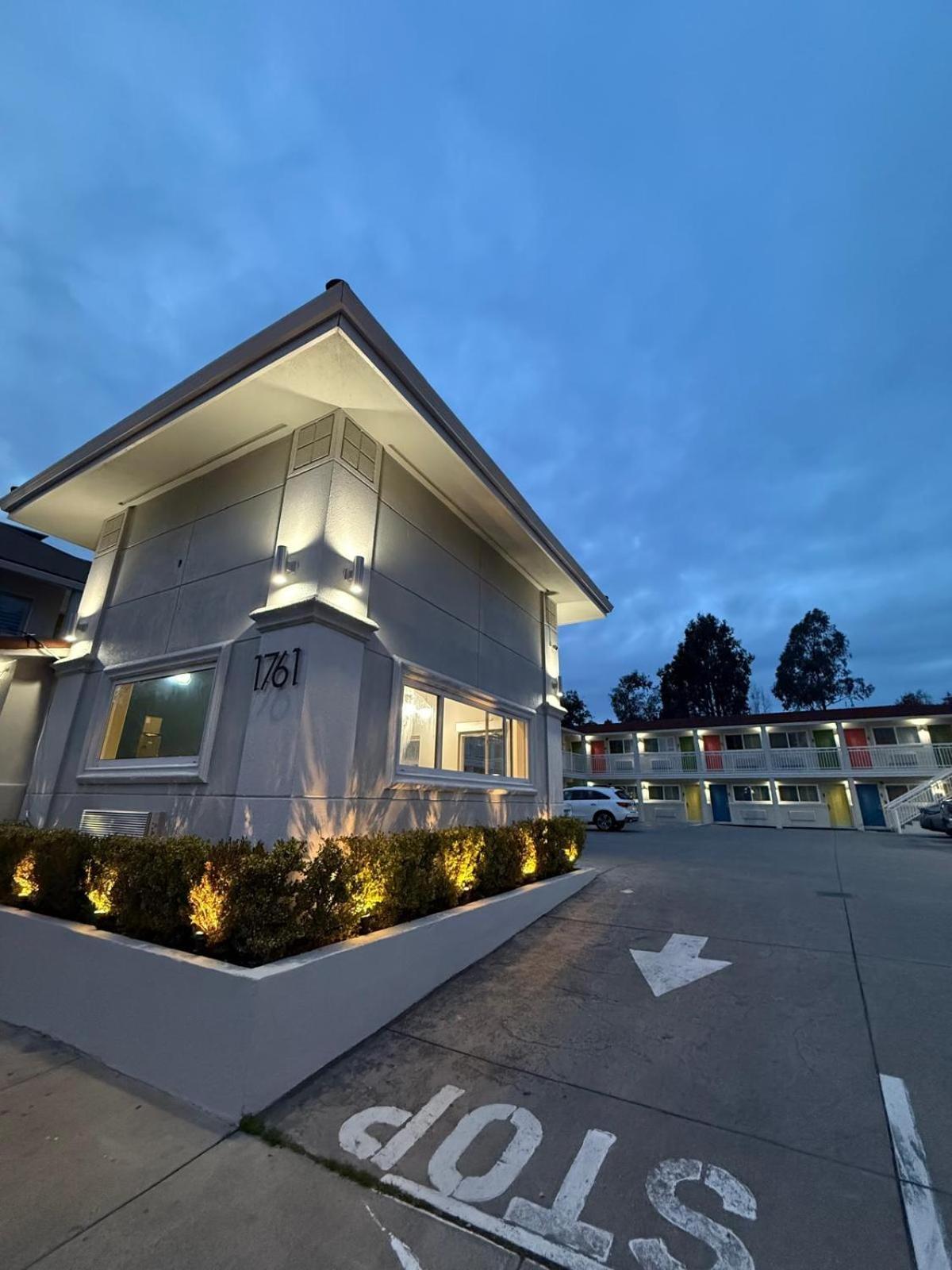 Signature Inn Берклі Екстер'єр фото
