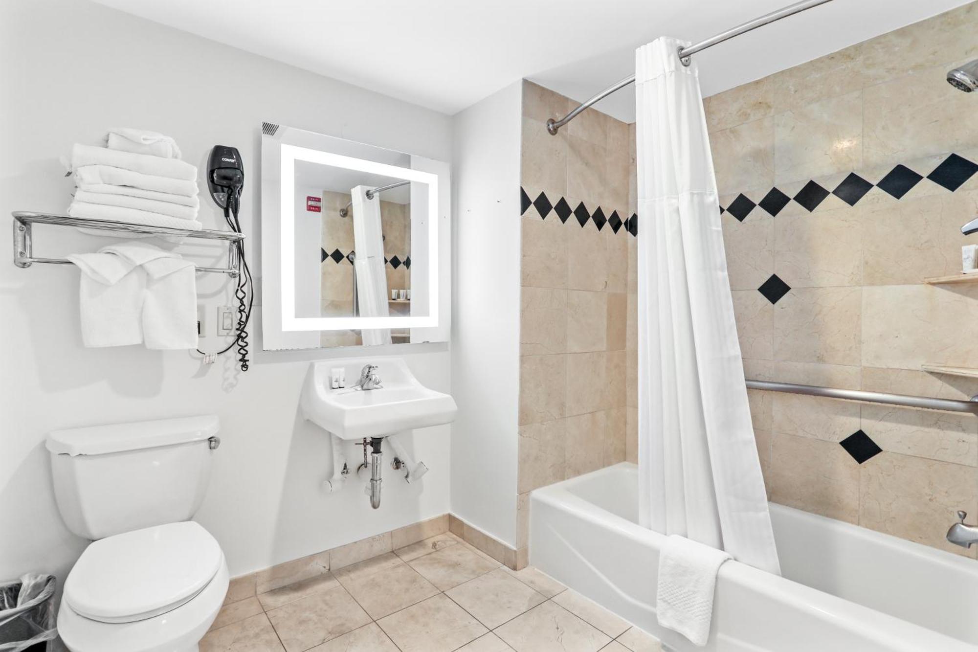 Signature Inn Берклі Екстер'єр фото
