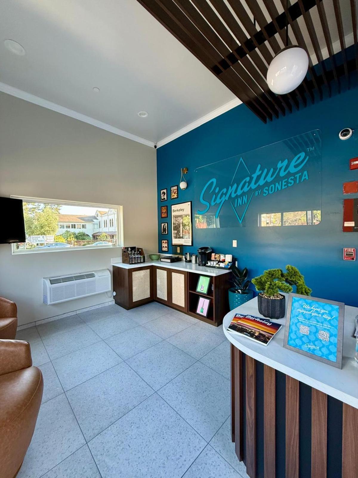 Signature Inn Берклі Екстер'єр фото